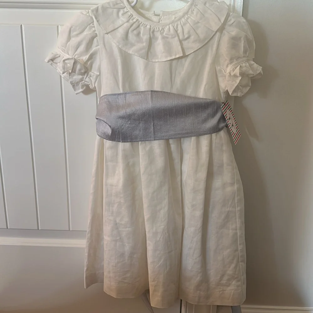 La Coqueta. Size 6Y. Flower girl dress. like new- no stains/ sign